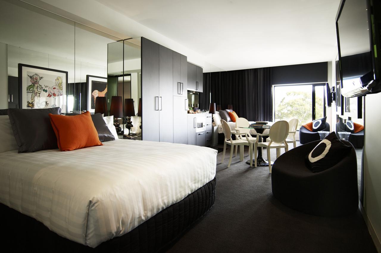 The Cullen Melbourne - Art Series Habitación foto A suite at the hotel